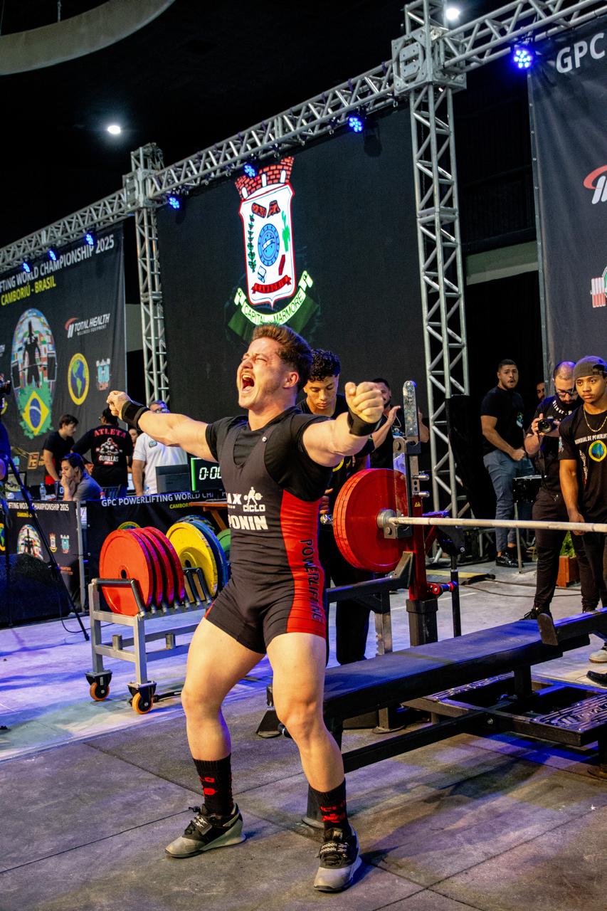 Ponin em momento especial